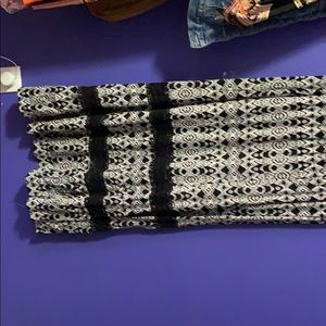 selling a black and white skirt it was never worn